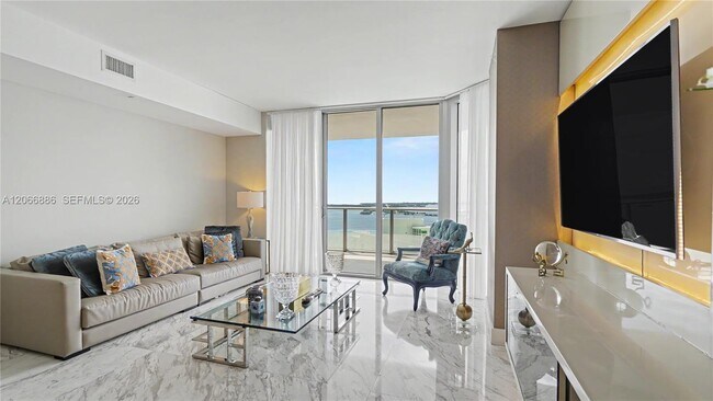 Building Photo - 1300 Brickell Bay Dr