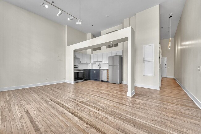 Building Photo - $1,550.00, 1 bed1 bath Updated Condo located in the heart of Denver