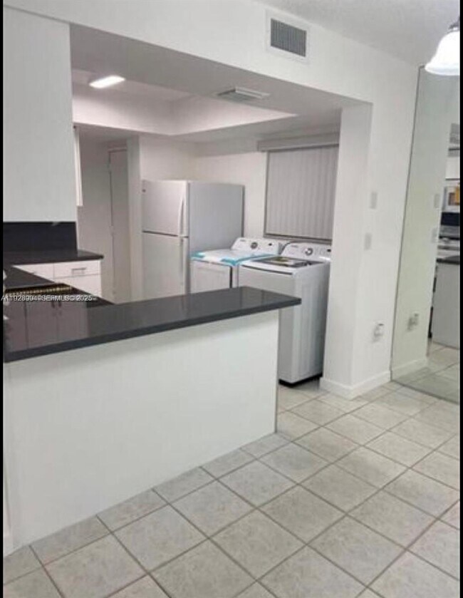 Building Photo - 8775 Park Blvd