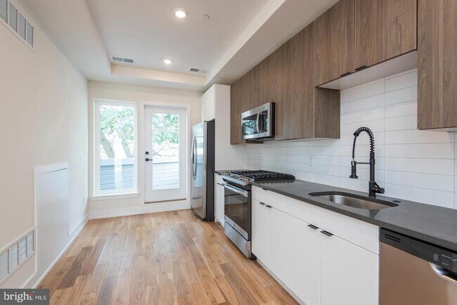 Building Photo - 3401 Hamilton St