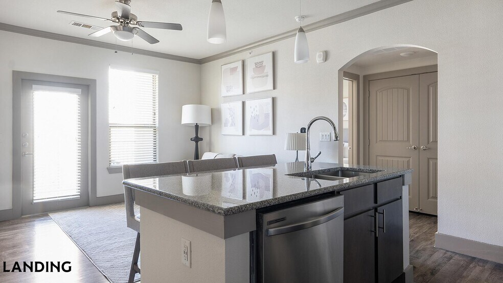 Building Photo - 12500 Shadowglen Trce