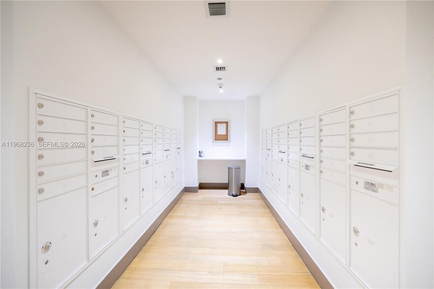 Building Photo - 201 SW 17th Rd