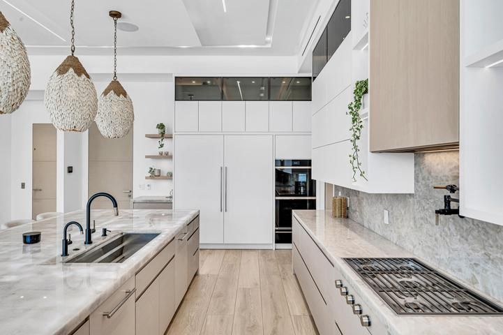 Building Photo - 408 Coral Way