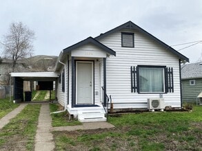 Building Photo - Remodeled Cottage