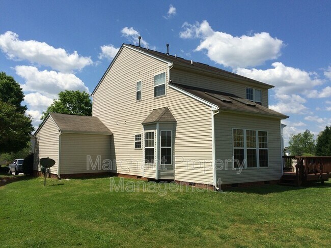 Building Photo - 305 Londonderry Ct