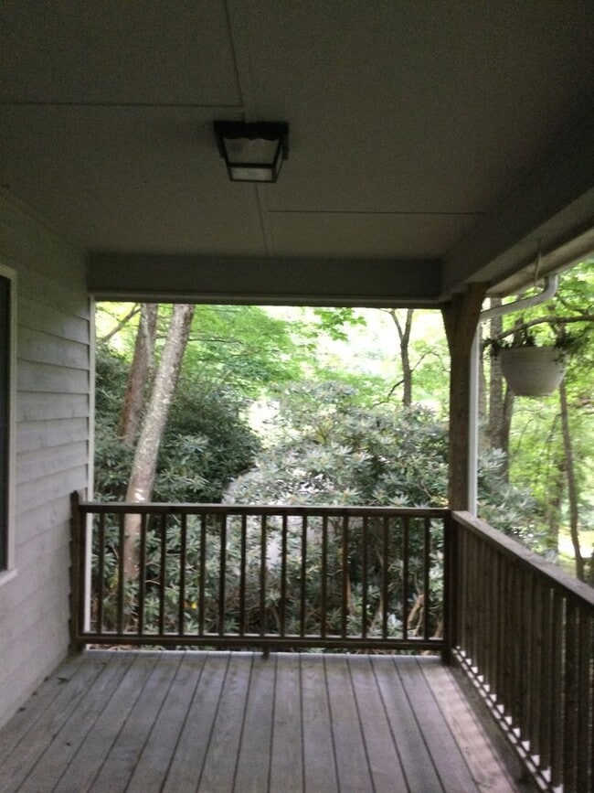 Building Photo - Cozy 2bd House In Great Location!