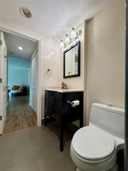 Building Photo - 7501 E Treasure Dr