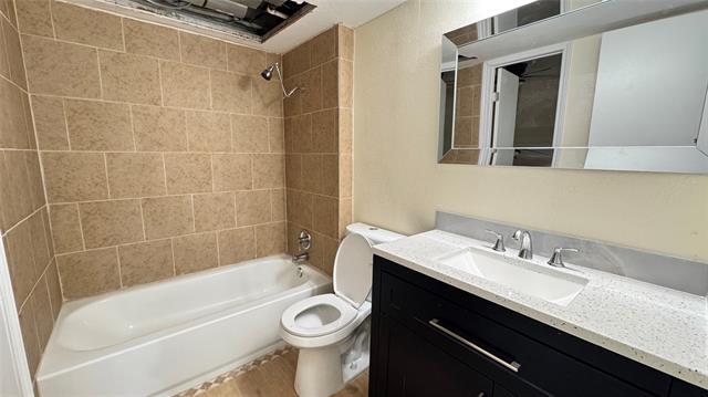 Building Photo - 2309 Balsam Dr