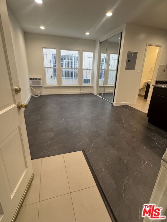 Building Photo - 133 Crescent Dr