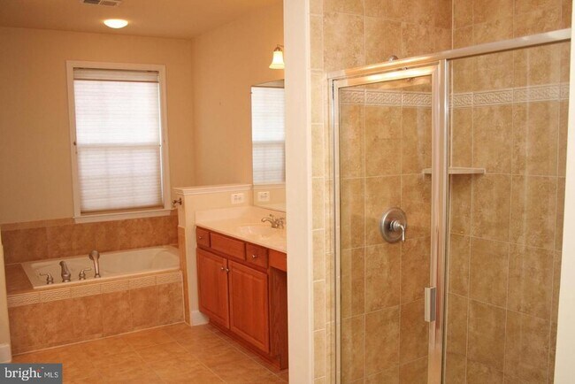 Building Photo - 13882 Greendale Dr