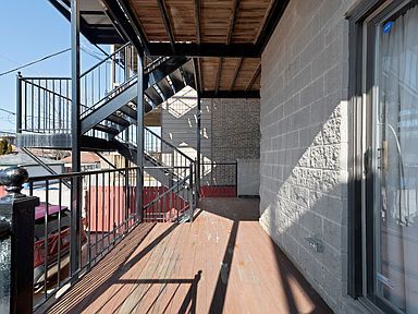 Building Photo - 5062 N Kimball Ave