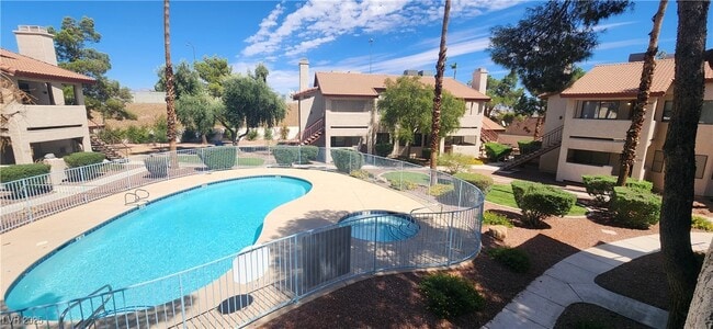 Building Photo - 825 Rock Springs Dr