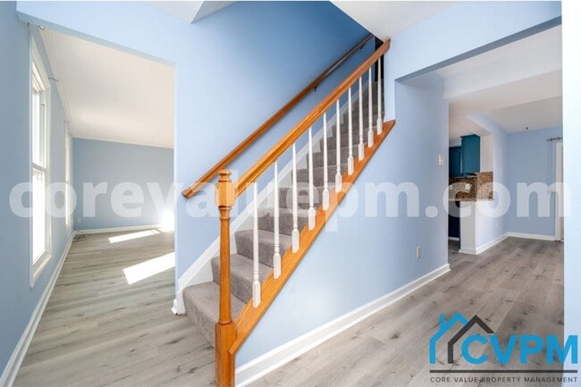 Building Photo - 7884 Huguenot Ct