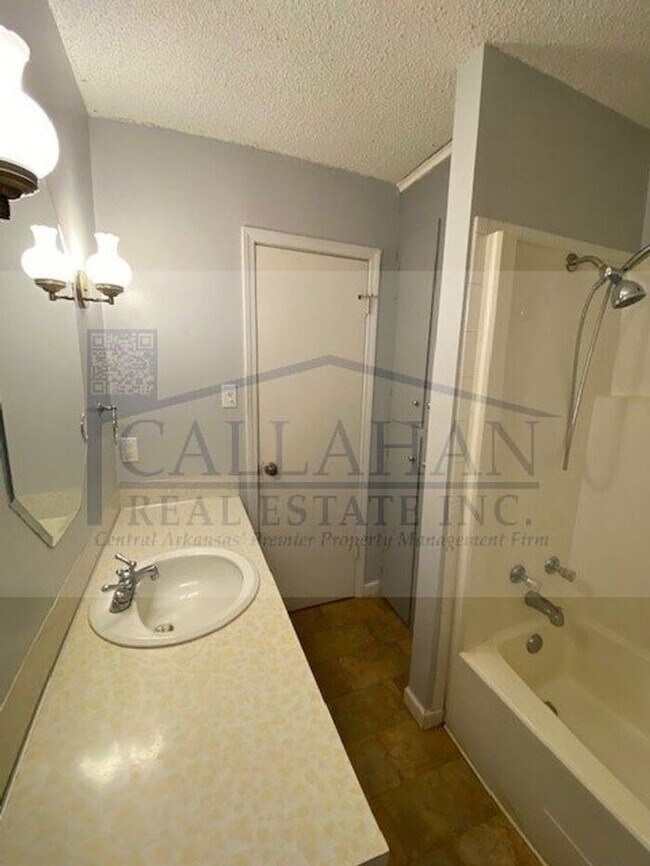 Building Photo - Jacksonville 3 Bedroom Home