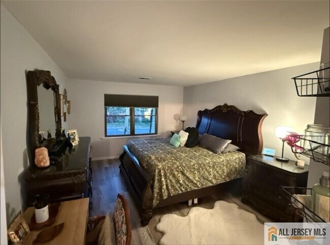 Building Photo - 306 Sharon Garden Ct