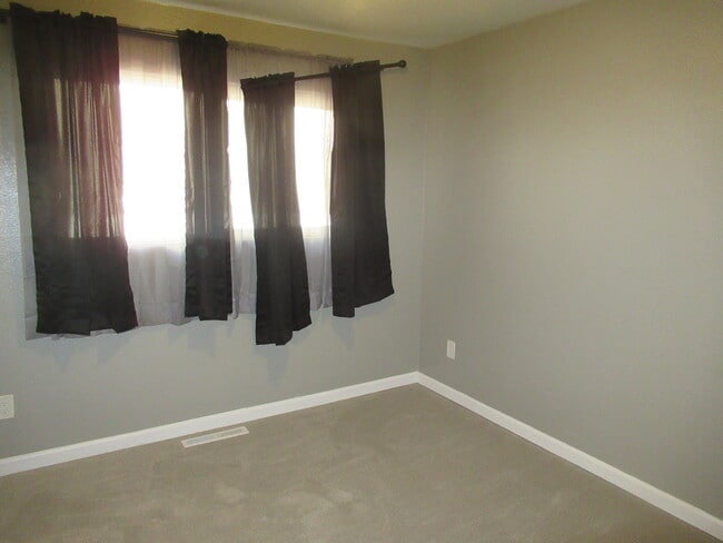 Building Photo - 1410 Auburn Dr