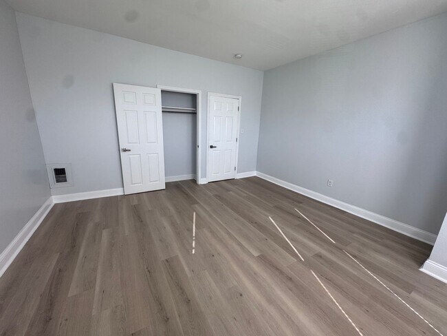 Building Photo - 5811 Crittenden St