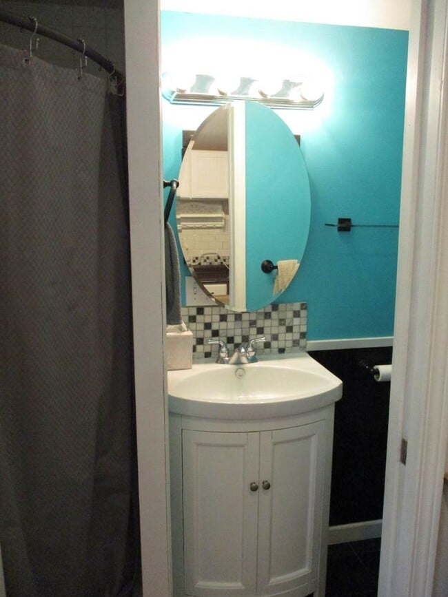 Building Photo - 3 bedroom Rambler with Above Garage Studio...