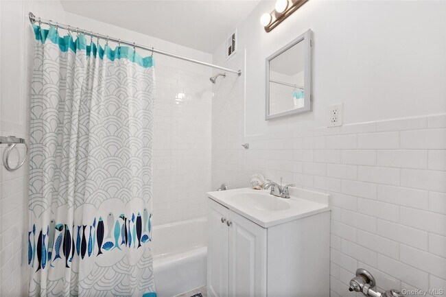 Building Photo - 6535 Broadway