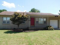 Building Photo - 3 bedroom House