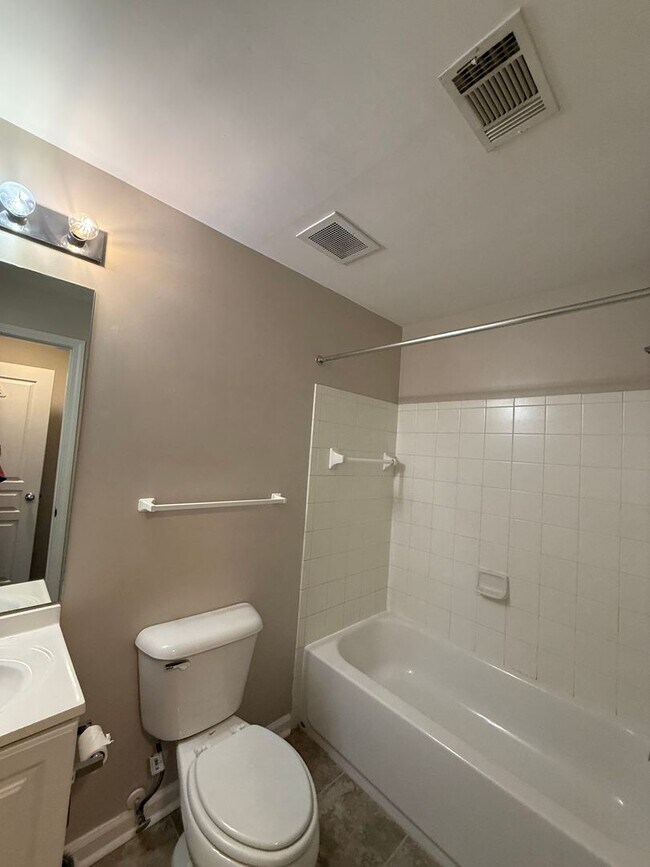 Building Photo - 15-1527 Kisling