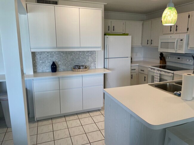 Kitchen - 4501 S Atlantic Ave