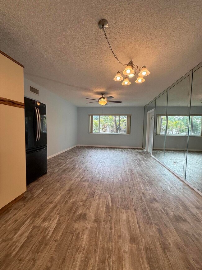 Building Photo - 500 SW 15th St