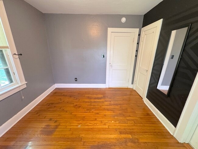 Building Photo - Charming Two-Bedroom Single Family Home with Detached Garage