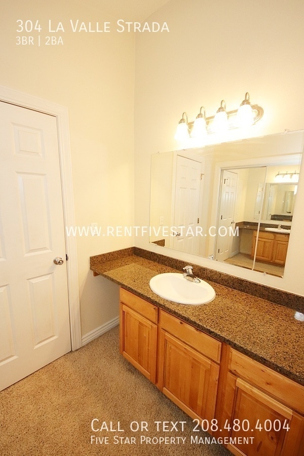 Building Photo - 304 La Valle Strada Ln