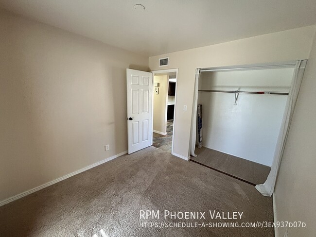 Building Photo - 2 Bed / 1 Bath, Glendale unit on the Bella...