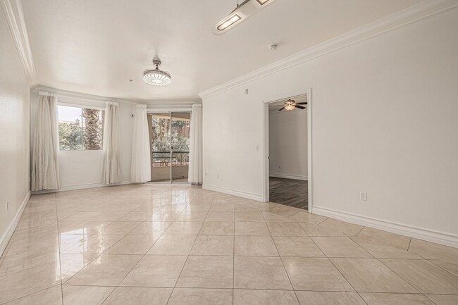 Building Photo - Meridian Guard Gated 2 Bedroom Condo over looking pool!