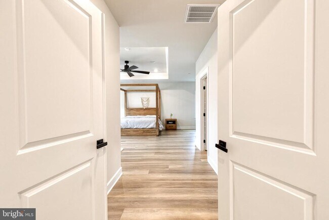 Building Photo - 7679 Cross Creek Dr