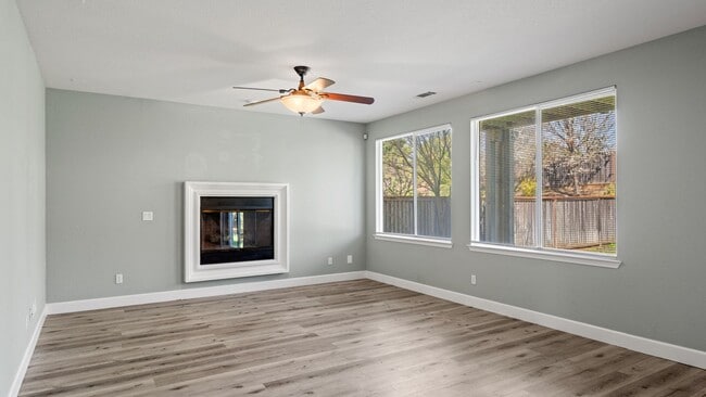 Building Photo - Beautiful two-story in Paradise Crest!