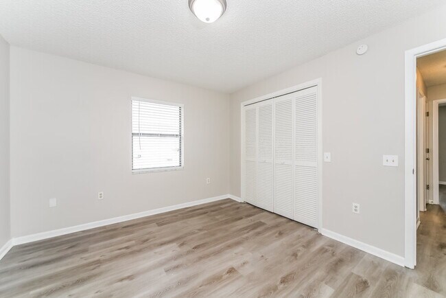 Building Photo - 411 Greenfield Rd