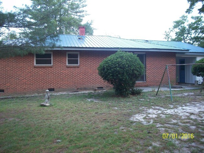 Building Photo - 2851 Wells Dr