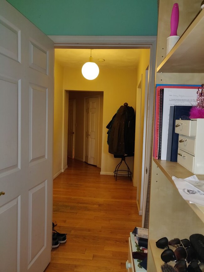 Building Photo - Coolidge Corner Area. In-Unit Washer and D...