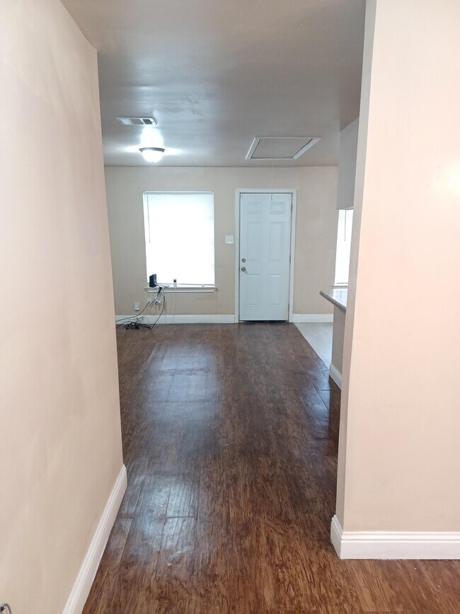 Building Photo - 5106 Dumore Dr