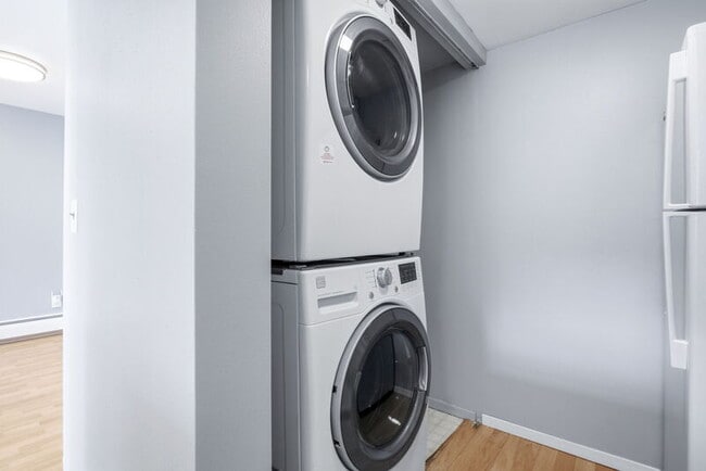 Building Photo - 5407 W 16th Ave