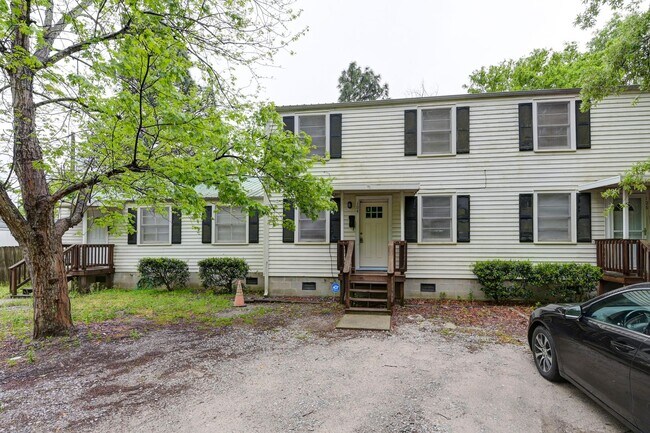 Building Photo - 2 bedroom, 1.5 bath home for rent in the h...