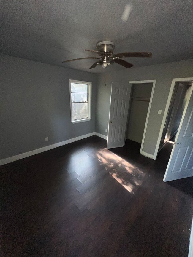 Building Photo - 544 Melrose St