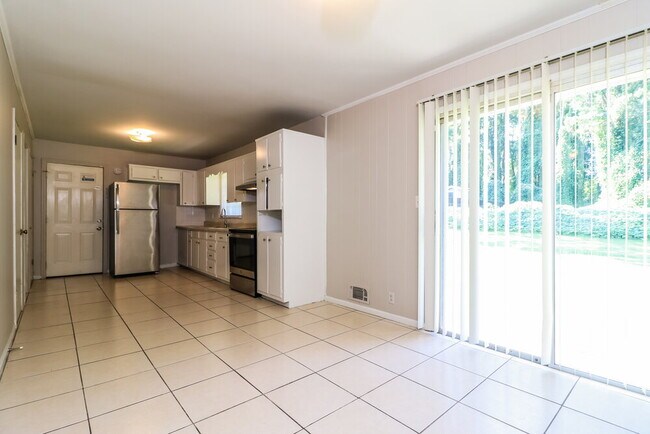 Building Photo - 5509 Joeclay Dr