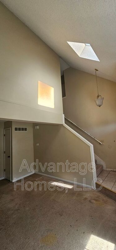 Building Photo - 10832 Haskins St