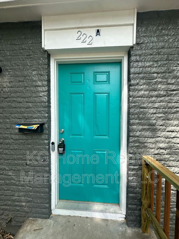 Building Photo - 222 N Oak Dr