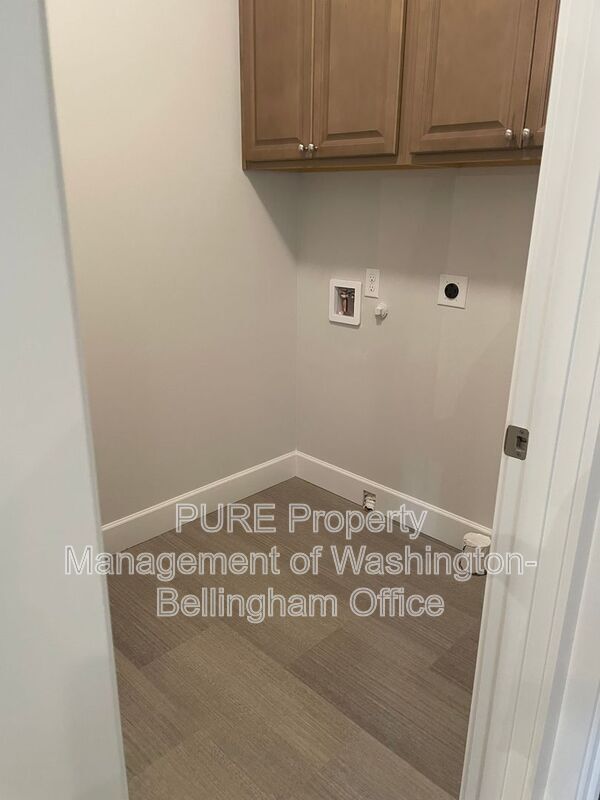 Building Photo - 1365 Wds Pt Lp