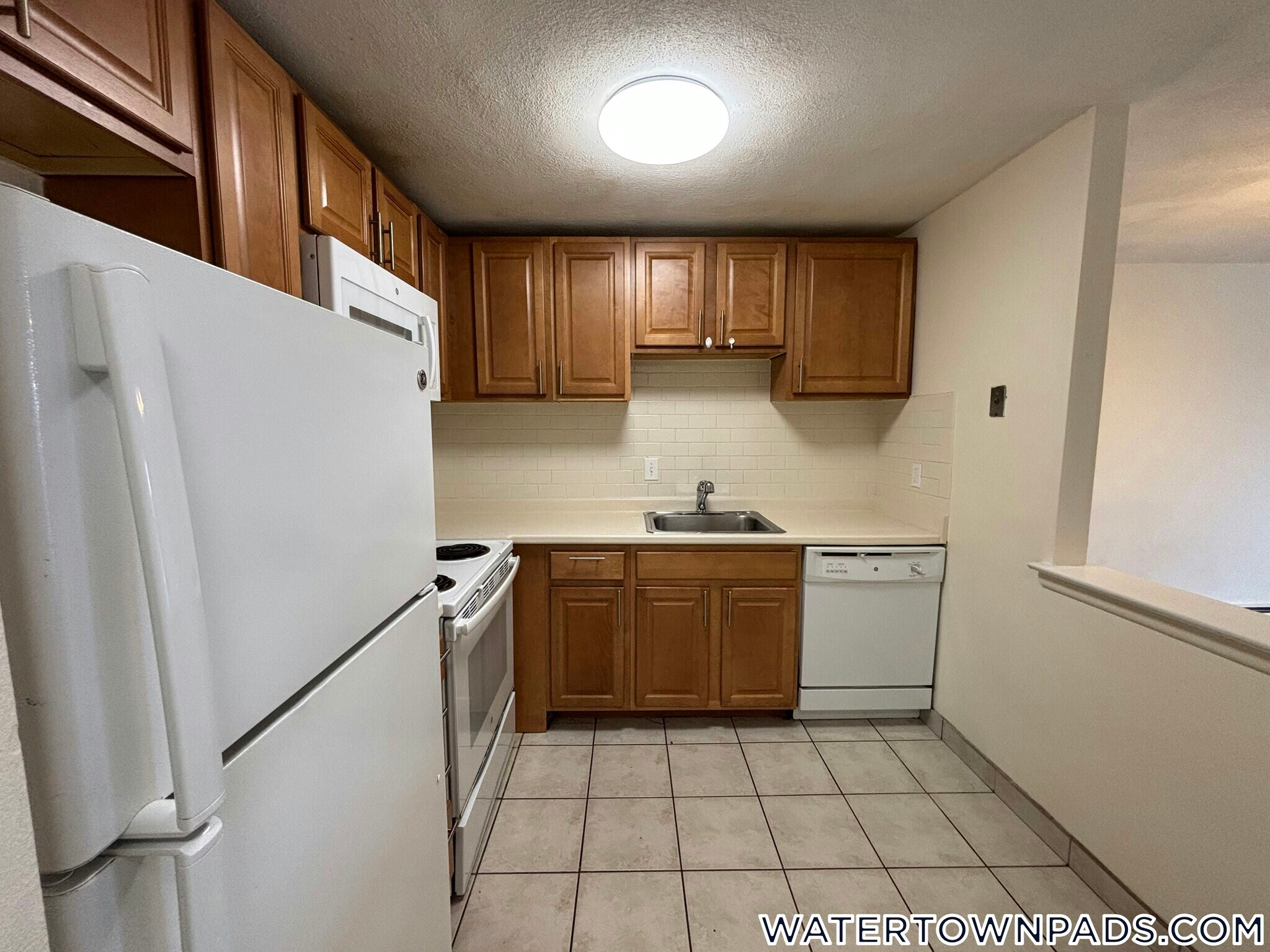 Building Photo - 24 Whites Ave