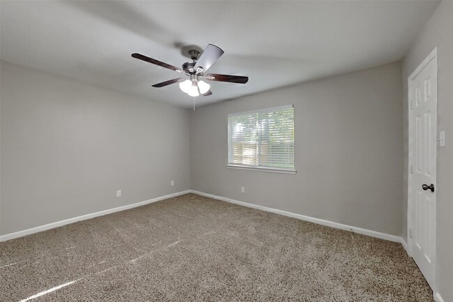 Building Photo - 10723 Forest Leaf Dr