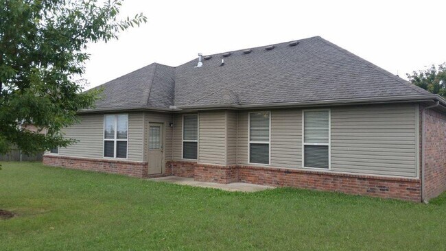 Building Photo - 603 SW Wallstone Rd