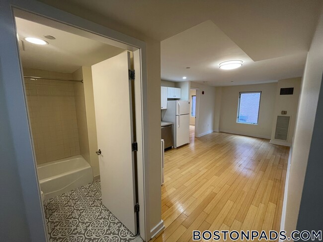 Building Photo - 40 Boylston St