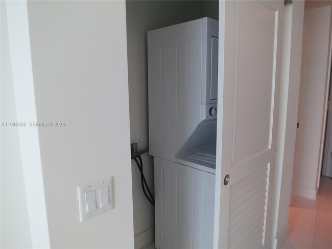 Building Photo - 1080 Brickell Ave