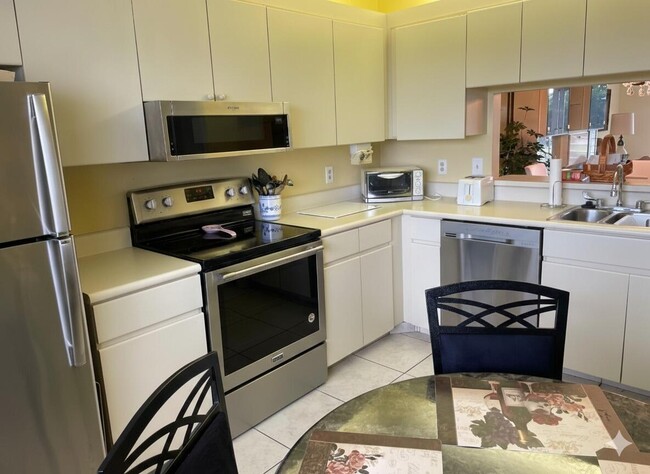 Building Photo - 6698 10th Ave N